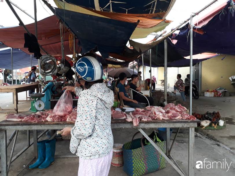 Chủ nhật 10/5: Giá thịt lợn tại các chợ dân sinh vẫn cao, người tiêu dùng đỏ mắt mong ngày giảm giá-1