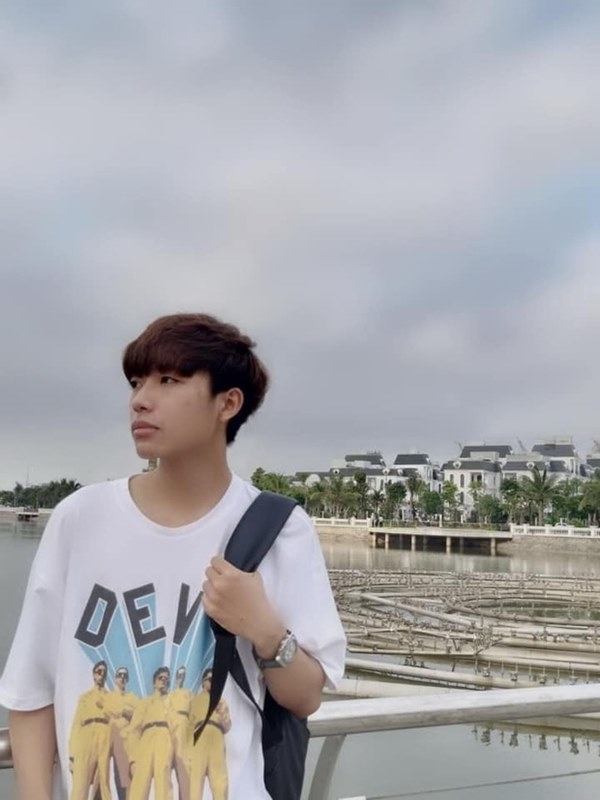 Long Nhật khoe quý tử đầu lòng nay đã 20 tuổi: Cao 1m80, mới là sinh viên đại học nhưng đã ra dáng con trai lớn trong nhà-1