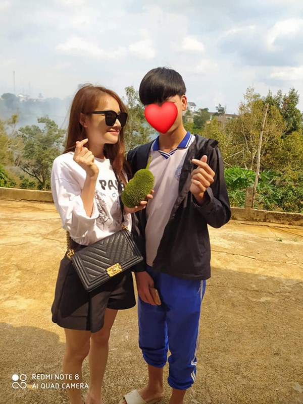 Hình ảnh chân thực nhất của Trường Giang - Nhã Phương khi về quê: Ăn mặc đơn giản nhưng thấy rõ sự đối lập giữa hai vợ chồng-3