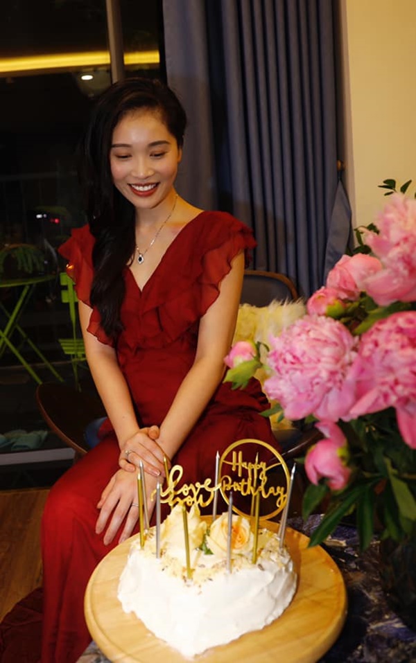 Chiều vợ có số má như Shark Hưng, là doanh nhân có tiếng vẫn tự tay làm bánh sinh nhật cho bà xã, nhìn thành quả ai cũng bất ngờ-3