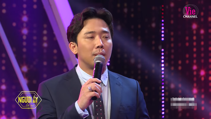 Đức Phúc gây bất ngờ khi ngồi lên đùi trai đẹp trên sóng truyền hình-6