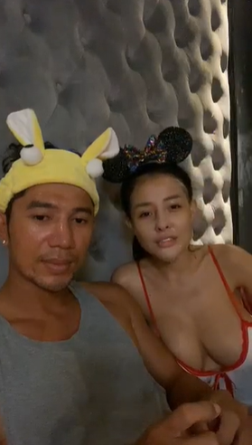 Ngân 98 lại nói đến Ngọc Trinh, còn nhắc đi nhắc lại câu người ta đêm 7 ngày 3, còn tôi 4 năm chỉ có mình ông này-2