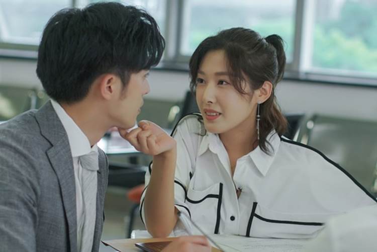 Sau 2 năm ra nước ngoài trở về mang theo ý định ly hôn cô vợ bất tài, ngờ đâu màn trùng phùng kỳ dị khiến anh chồng bàng hoàng cả đêm-2