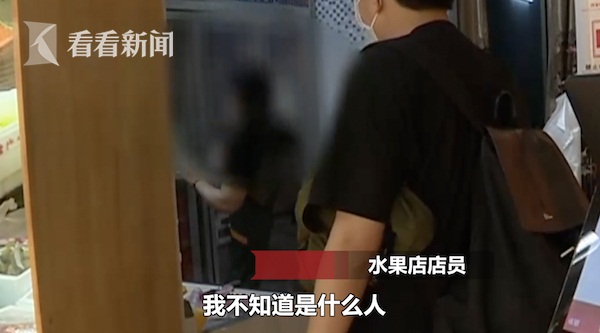 Đoạn video bé gái bị người đàn ông lạ mặt cưỡng hôn lan truyền trên mạng, người dân xung quanh nhắc nhở phụ huynh đề cao cảnh giác-3