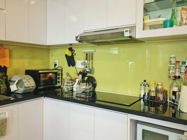 Chàng trai đầu tư 300 triệu decor nhà đi thuê, sở hữu 3000 cuốn sách truyện và vô số đồ đạc nhưng vẫn gọn gàng hết nấc-9