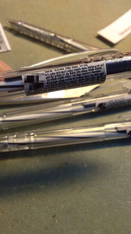 Thêm 1 chiêu gian lận thi cử từ học sinh, ai thấy cũng phải thốt lên: IQ cao lắm mới nghĩ ra được cách tinh vi như này!-2