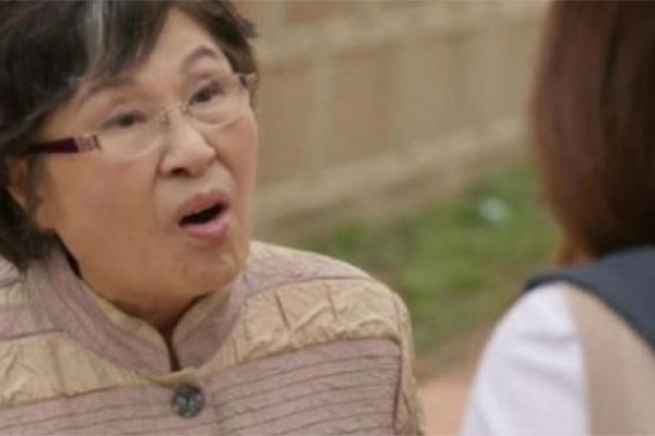 Suốt một tháng tận tụy chăm sóc chồng trong bệnh viện không một lời ca thán, thế mà vừa xuất viện thì điều đầu tiên con dâu tôi làm là đưa đơn ly dị-2