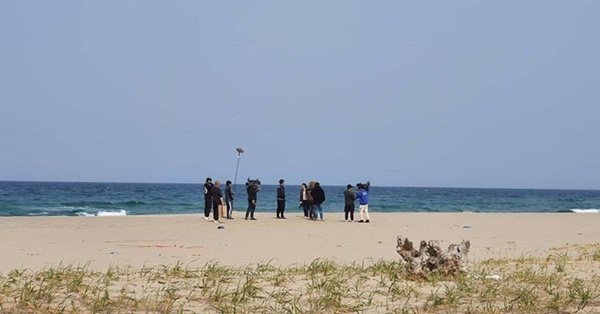 Phục sát đất bà cả và bác sĩ soái ca ở hậu trường Thế Giới Hôn Nhân: Diễn cảnh tự tử nhập tâm đến nỗi cứu hộ phải ra lôi vào!-10