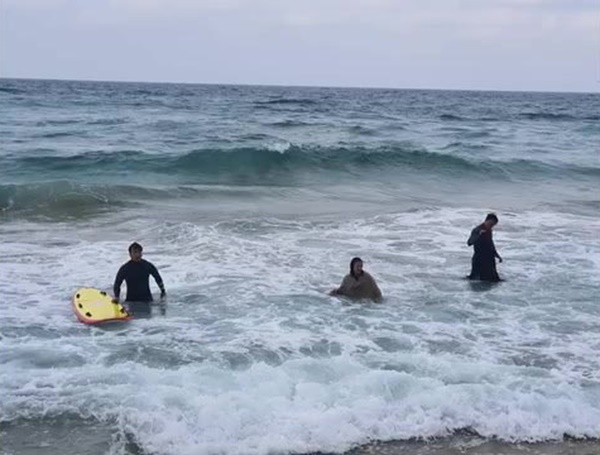 Phục sát đất bà cả và bác sĩ soái ca ở hậu trường Thế Giới Hôn Nhân: Diễn cảnh tự tử nhập tâm đến nỗi cứu hộ phải ra lôi vào!-7