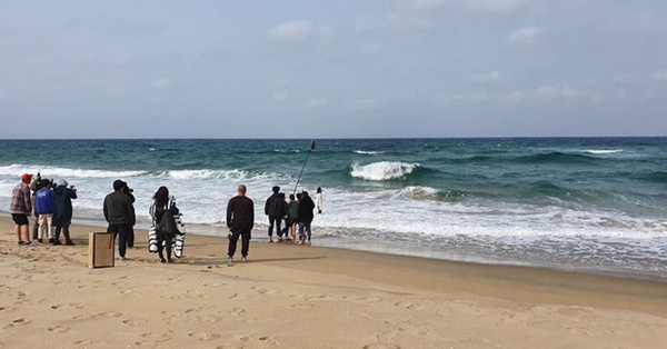 Phục sát đất bà cả và bác sĩ soái ca ở hậu trường Thế Giới Hôn Nhân: Diễn cảnh tự tử nhập tâm đến nỗi cứu hộ phải ra lôi vào!-9