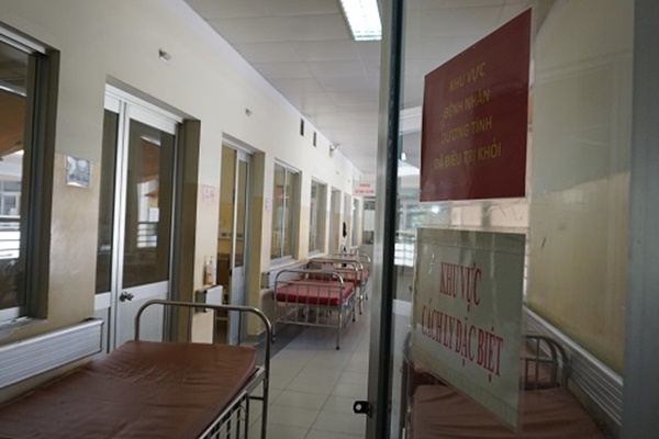 Phi công người Anh rơi vào tình trạng nguy kịch, sử dụng máy thở không còn hiệu quả-1