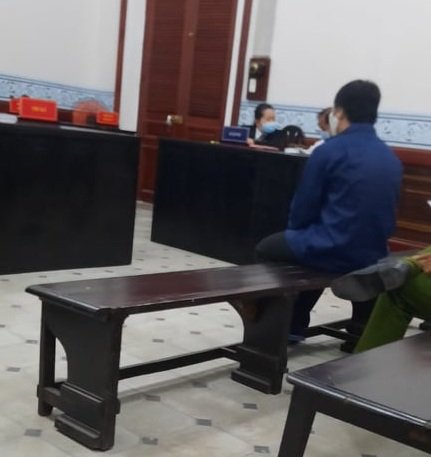 Màn kịch ngáo ngơ trước tòa của kẻ nghiện phim đen hại đời bé gái 6 tuổi-1