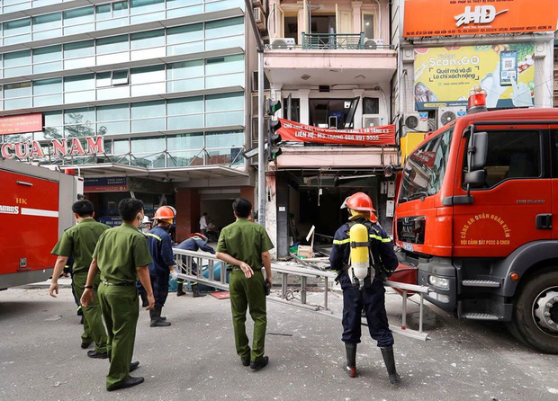 Nổ bình gas kinh hoàng tại nhà hàng gà rán ở phố Cổ, 3 người nguy kịch nhập viện cấp cứu-2