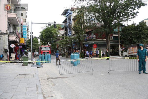 Người dân sống gần hiện trường vụ nổ kinh hoàng tại phố Cổ Hà Nội: Nhà cửa rung chuyển hết, đến giờ tôi vẫn chưa hết sợ hãi-1