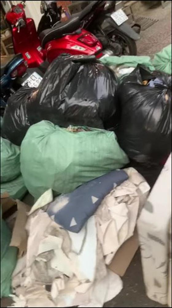 Nữ sinh Sài Gòn biến phòng trọ thành bãi rác kinh hoàng, toilet chất đống đồ thải: Chủ nhà tiết lộ điều bất thường-5