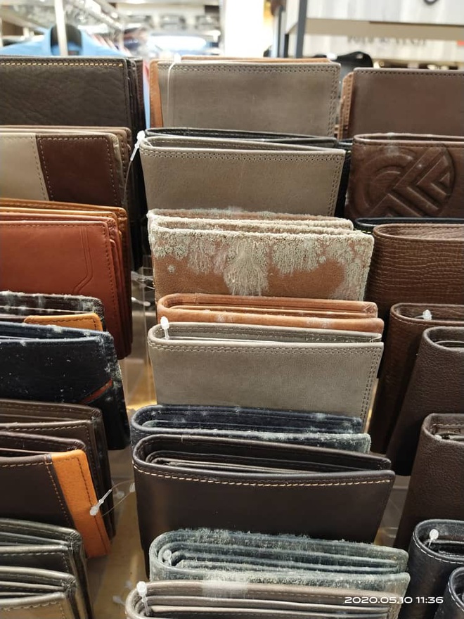 Giày, túi đắt đỏ ở cửa hàng mốc trắng xóa sau 2 tháng nghỉ bán-5