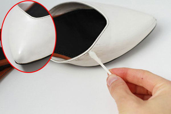 Công dụng khi bôi nước tẩy sơn móng tay lên chiếc giày da | Tin tức Online Công dụng khi bôi nước tẩy sơn móng tay lên chiếc giày da | Tin tức Online