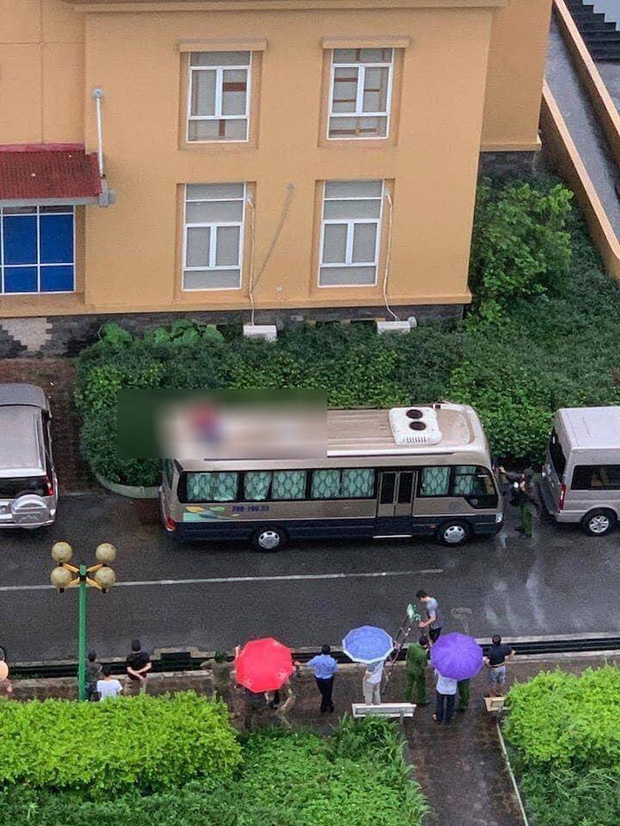 Hà Nội: Phát hiện thi thể người đàn ông trên nóc ô tô, nghi rơi từ toà nhà cao tầng-1