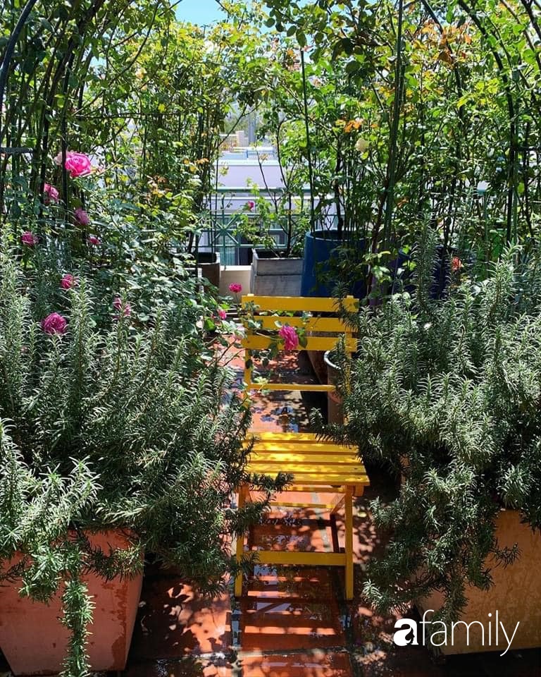 Ghen tị với góc chill rộng thoáng 40m² trên sân thượng tràn ngập hồng ngoại của mẹ đảm tại Nha Trang-23