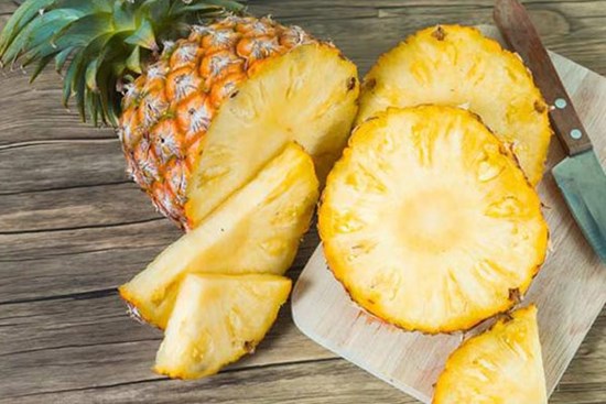 Hướng dẫn cách chọn dứa ngọt lừ và kiểu gọt chuẩn nhất