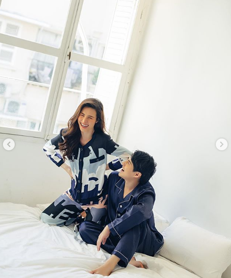 Vợ chồng Đông Nhi - Ông Cao Thắng tung bộ ảnh bầu đầu tiên, Trấn Thành liền để lại bình luận gây chú ý-3