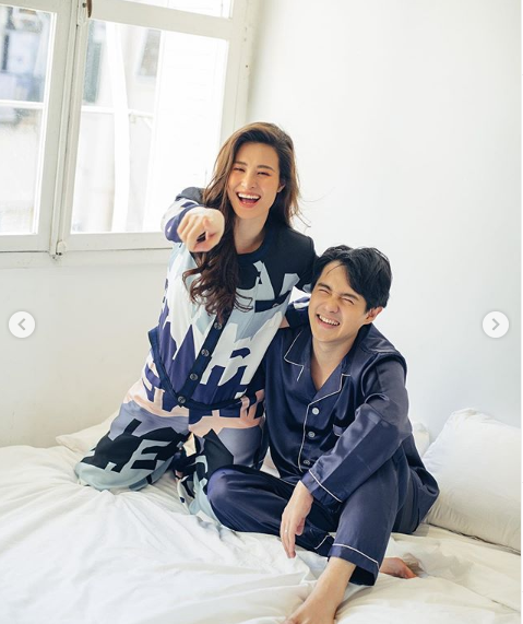 Vợ chồng Đông Nhi - Ông Cao Thắng tung bộ ảnh bầu đầu tiên, Trấn Thành liền để lại bình luận gây chú ý-2