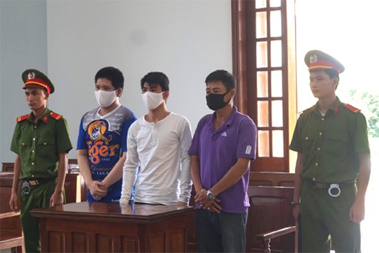Màn kịch của người cha trong vụ con gái 12 tuổi bị hiếp dâm