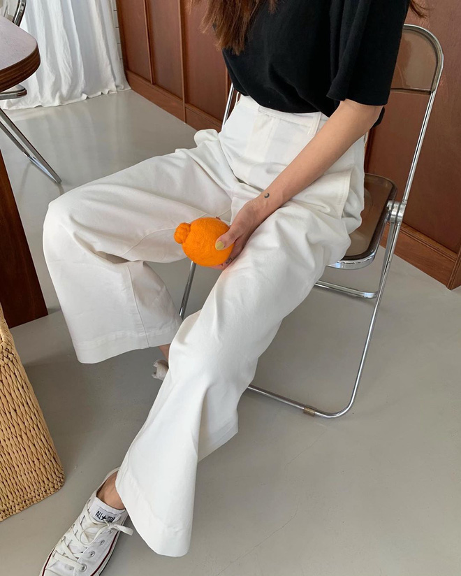 Diện jeans trắng không những mát mắt mà còn thời thượng hết cỡ nếu bạn học 4 chiêu mix đồ hay ho từ gái Hàn-12