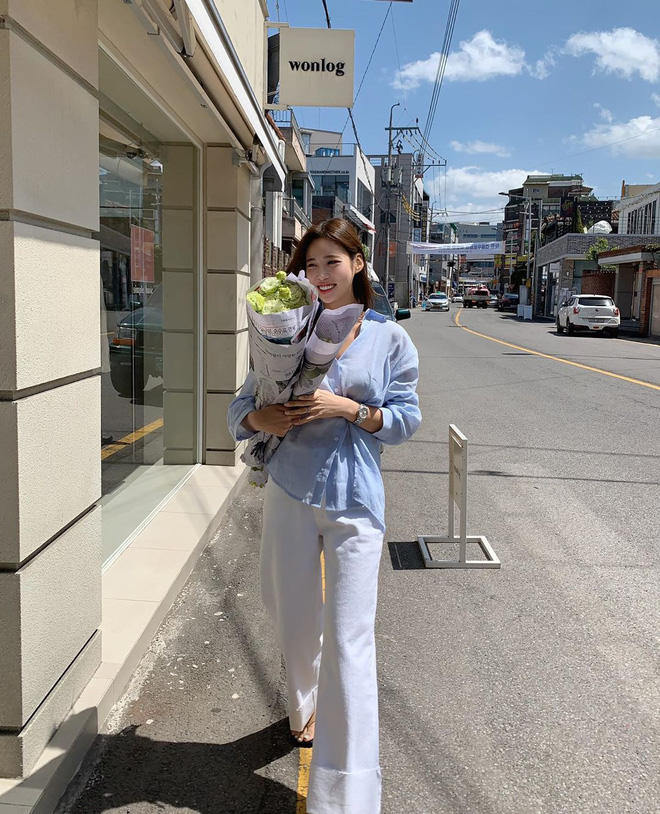 Diện jeans trắng không những mát mắt mà còn thời thượng hết cỡ nếu bạn học 4 chiêu mix đồ hay ho từ gái Hàn-6