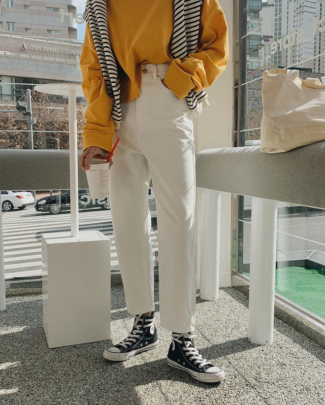 Diện jeans trắng không những mát mắt mà còn thời thượng hết cỡ nếu bạn học 4 chiêu mix đồ hay ho từ gái Hàn-14