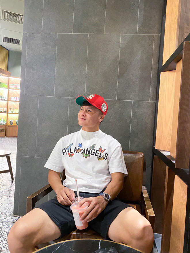 Huỳnh Anh là cô gái thứ 2 sau Nhật Lê được Quang Hải đăng ảnh công khai hẹn hò, còn được bình luận có tướng phu thê-3