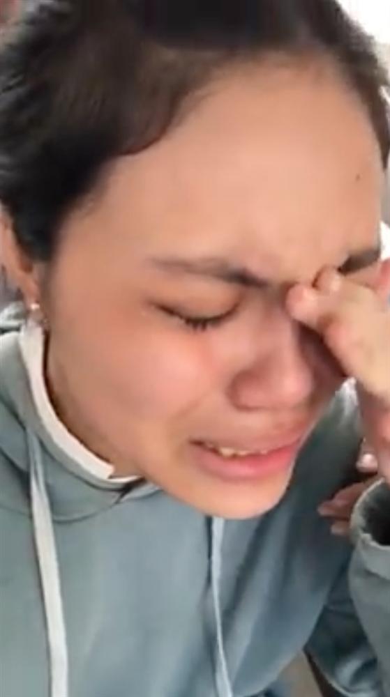 Nữ sinh khóc nức nở vì thi Toán lúc nào cũng dưới trung bình, lần được 6 điểm thì quên không tô mã đề-2