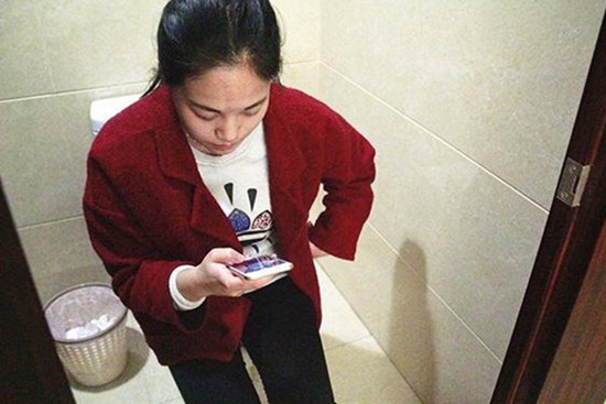 Đang khỏe mạnh bỗng 