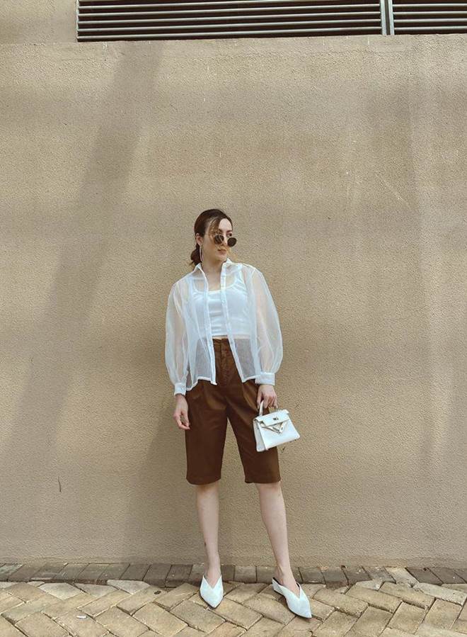 Mỹ nhân Vbiz bắt trend khoác ngoài sơ mi xuyên thấu, Ngọc Trinh mặc đã bạo vẫn chưa bằng Bích Phương-11