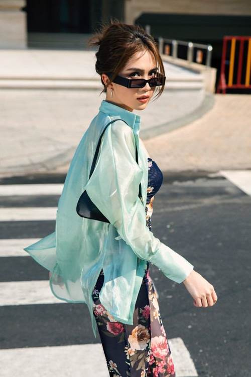 Mỹ nhân Vbiz bắt trend khoác ngoài sơ mi xuyên thấu, Ngọc Trinh mặc đã bạo vẫn chưa bằng Bích Phương-2