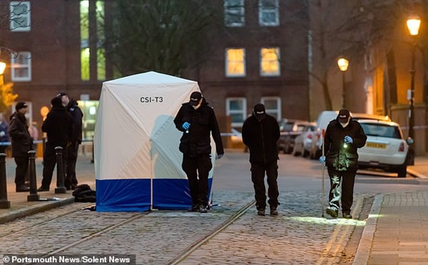 Bé gái sơ sinh bị bỏ rơi đến chết ở bãi rác, cảnh sát điều tra và phát hiện sự việc không hề đơn giản-1