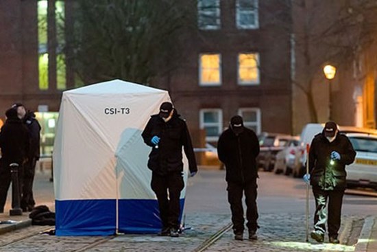 Bé gái sơ sinh bị bỏ rơi đến chết ở bãi rác, cảnh sát điều tra và phát hiện sự việc không hề đơn giản