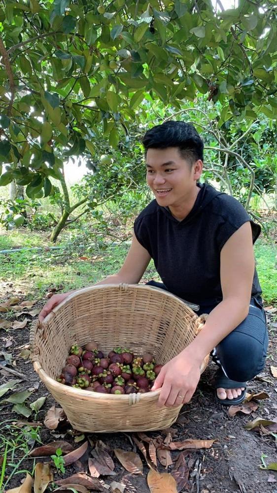 Lê Phương cùng chồng con thu hoạch trái cây nặng trĩu tại trang trại riêng-12