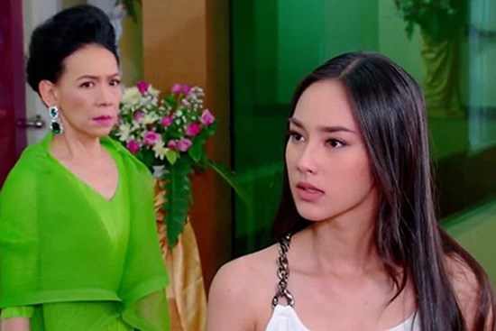 Lần đầu đến nhà tìm anh tôi, chị gái đó đã thẳng tay cho tôi 2 cái lắc vàng và hứa nếu chuyện giữa chị và anh tôi thành công sẽ cho tôi toàn bộ số vàng chị đeo trên người