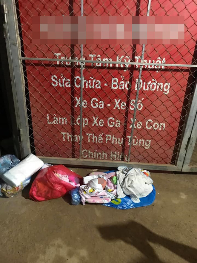 Đứa trẻ còn đỏ hỏn bị bỏ rơi bên đường, nội dung trong mảnh giấy để lại khiến người ta xót xa-1