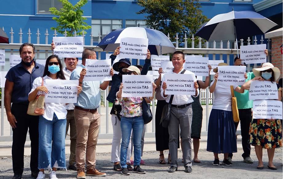 Vụ phụ huynh phản đối vì con nghỉ học 3 tháng nhưng phải đóng hơn 200 triệu đồng: Trường Quốc tế Mỹ chính thức lên tiếng-1