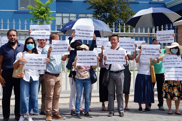 Ngoài học phí nửa tỷ đồng, các trường Quốc tế còn yêu cầu đóng phí giữ chỗ không hoàn lại: Có trường lên tới 47,2 triệu đồng-7