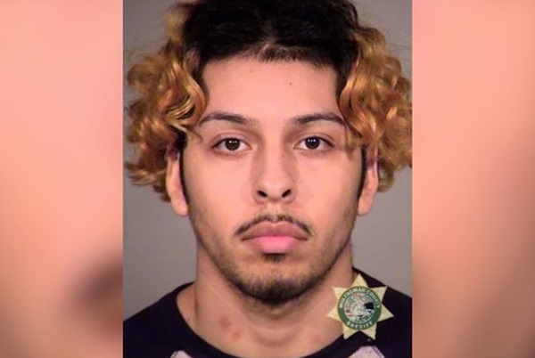 Ông vào phòng cháu gái 12 tuổi phát hiện kẻ lạ trốn dưới giường và phẫn nộ khi biết việc làm của hắn với cháu trong 1 tháng qua-1