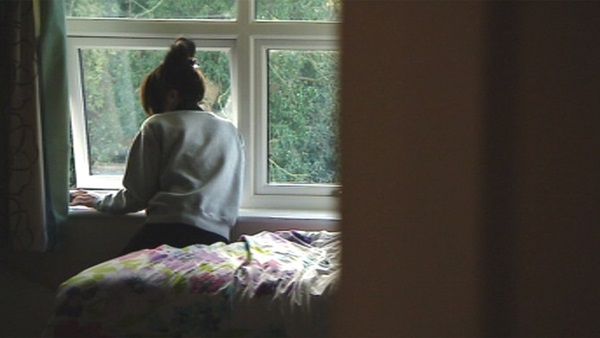 Ông vào phòng cháu gái 12 tuổi phát hiện kẻ lạ trốn dưới giường và phẫn nộ khi biết việc làm của hắn với cháu trong 1 tháng qua-2