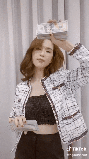 Ngọc Trinh đi đường quyền khoe cọc tiền đô rồi ngồi chồm hổm dọn: Sở thích giản dị của nữ đại gia ở nhà 24 tỷ đây chăng?-2