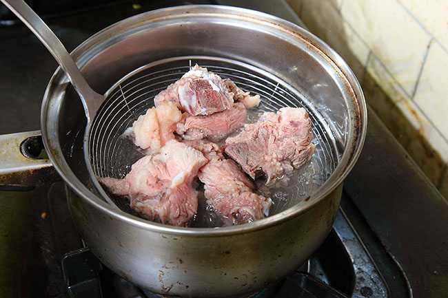 Tips on how to remove the gamey smell and impurities from the meat-3