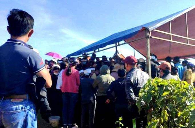 Vụ bí thư xã giết cháu vợ trục lợi 18 tỷ : Xót thương tiễn nạn nhân lần thứ hai-3