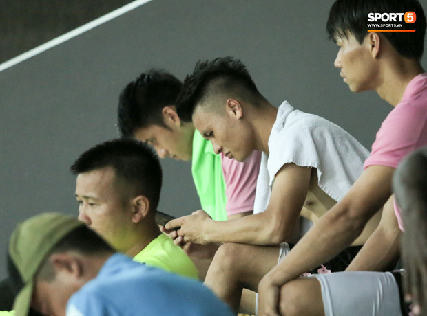 Quang Hải biểu lộ sắc thái thế nào trên sân bóng sau khi công khai hẹn hò Huỳnh Anh?-5