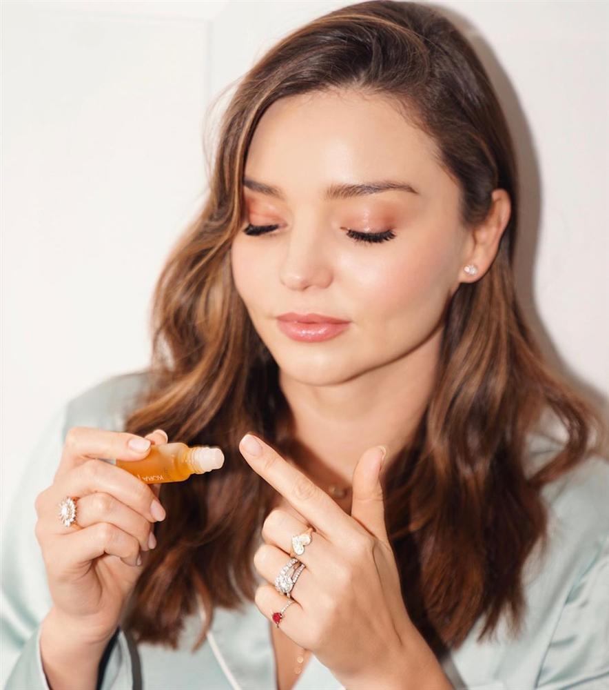 Sao Hollywood cho ong đốt mặt, đắp phân chim để làm đẹp-4