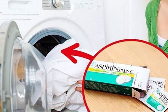 Mùa hè mồ hôi ra nhiều làm áo ố vàng ở nách và cổ khiến bạn chỉ muốn độn thổ, đây là cách khiến nó trắng trở lại